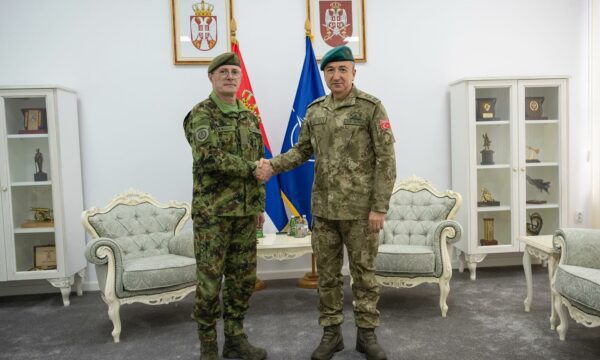 Ulutas zhvillon vizitën e parë në Beograd pas rimarrjes së Komandës, takon shefin e ushtrisë serbe