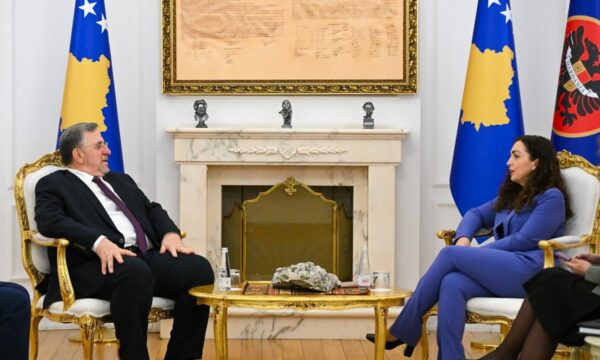 Osmani takohet me Tërnaven, diskutojnë për angazhimin e BIK-ut në forcimin e pozitës ndërkombëtare të shtetit