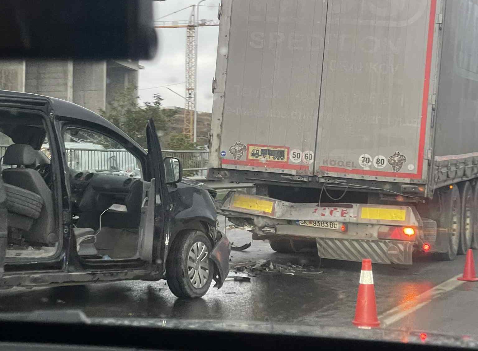 Aksident mes veturës dhe kamionit në Veternik, Policia në vendngjarje