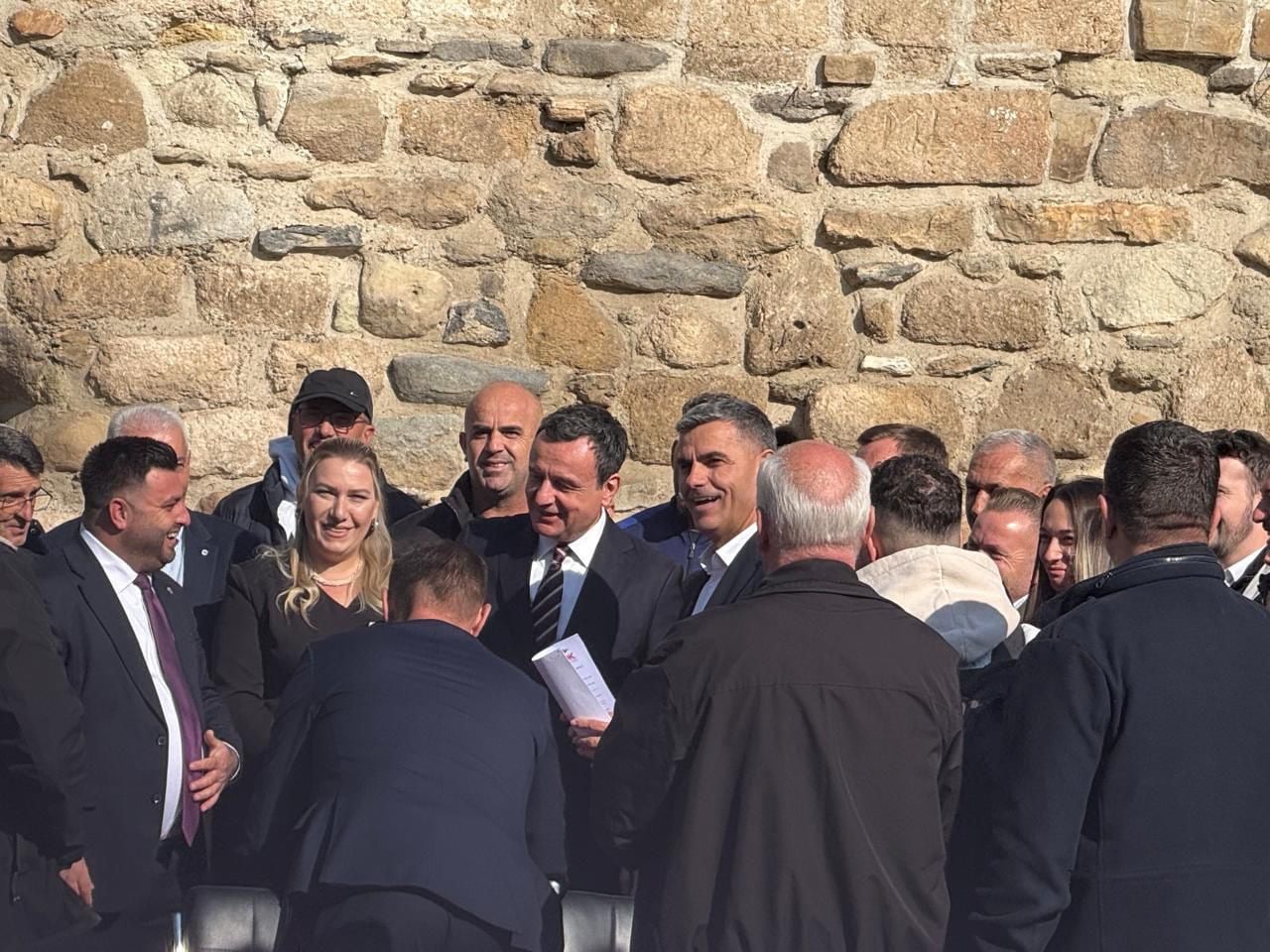 Kurti merr pjesë në nënshkrimin e marrëveshjes së koalicionit LVV-LDK në Vushtrri