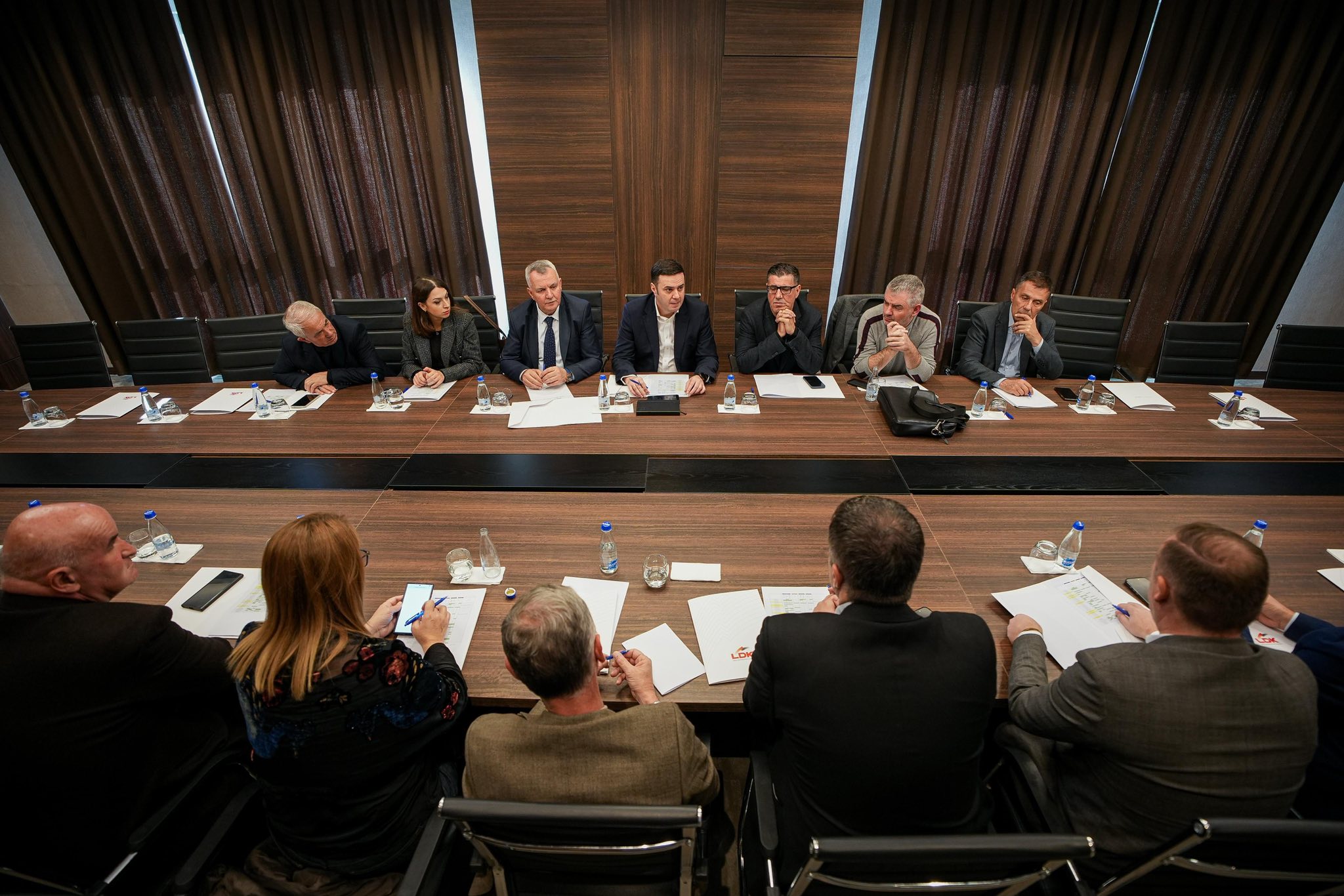 “Çdo energji për fitore më 9 nëntor” – Abdixhiku mobilizon kandidatët e LDK-së para balotazhit