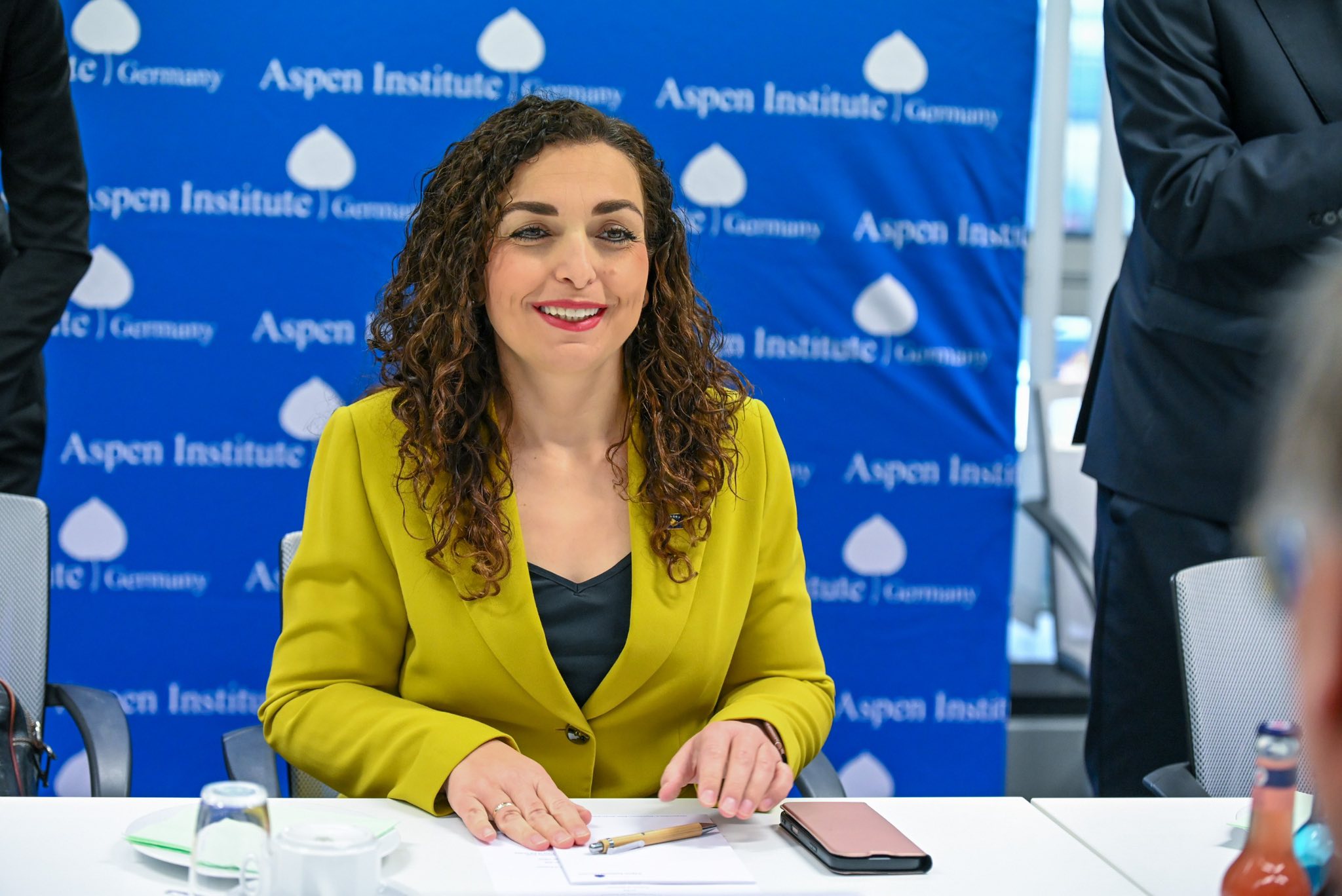 Presidentja Osmani nga Berlini: E ardhmja e Kosovës është në NATO dhe BE