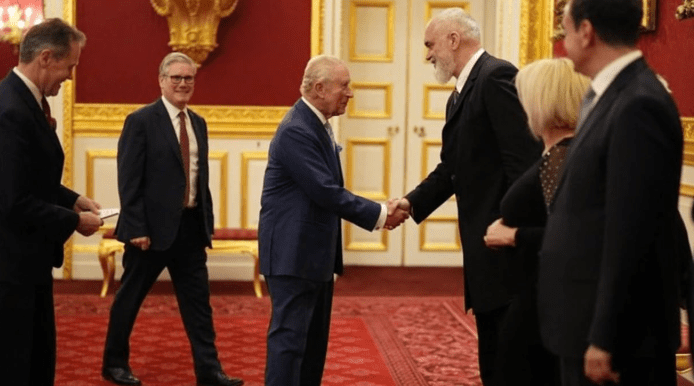Rama pritet nga Mbreti Charles III në Londër gjatë Samitit të Procesit të Berlinit