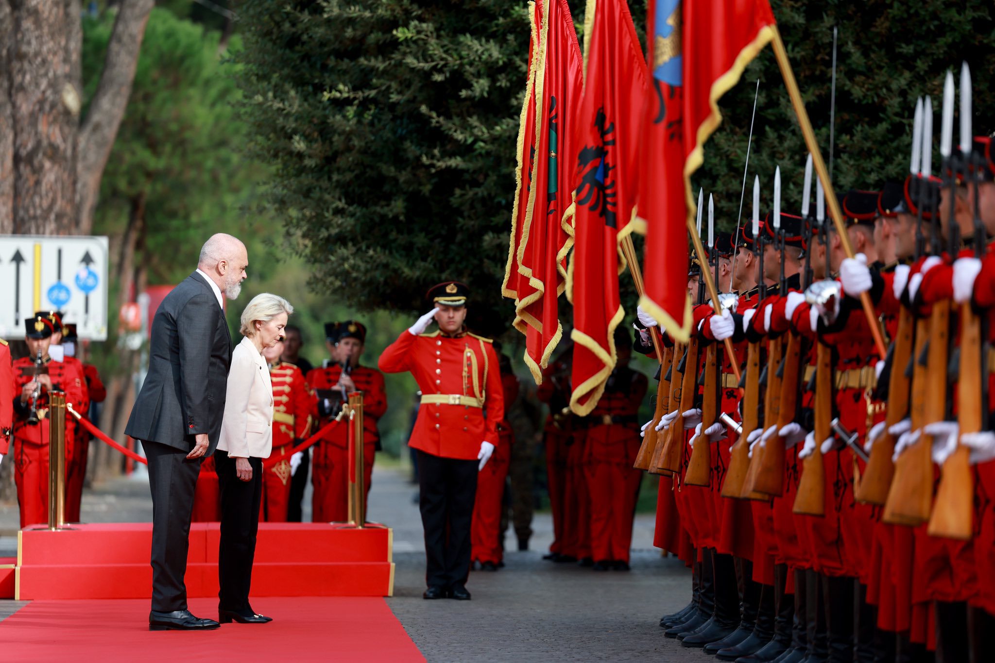Rama ndan pamje nga vizita e Von der Leyen në Shqipëri