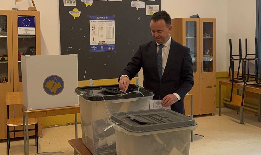 Peci i fton mitrovicasit që të votojnë: 15 minuta votim për 4 vjet shërbim 