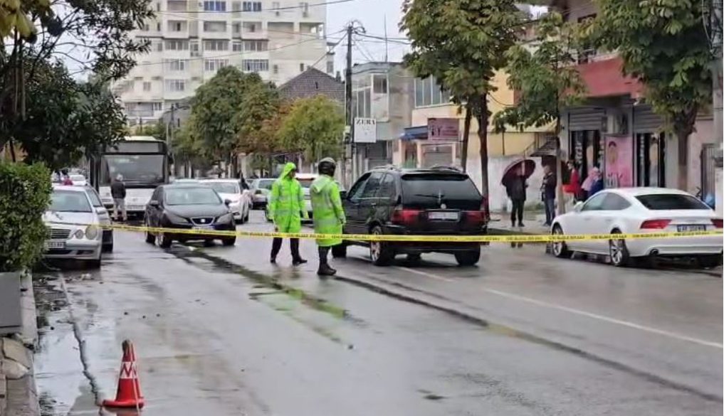 Dy të lënduar pas një sherri në Durrës, njëri prej tyre ishte i armatosur 