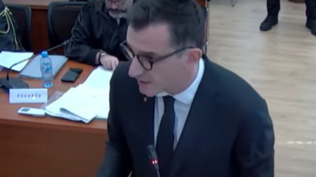 Veliaj, në Kushtetuese: Zoti i faltë bashkëpunëtorët e mi