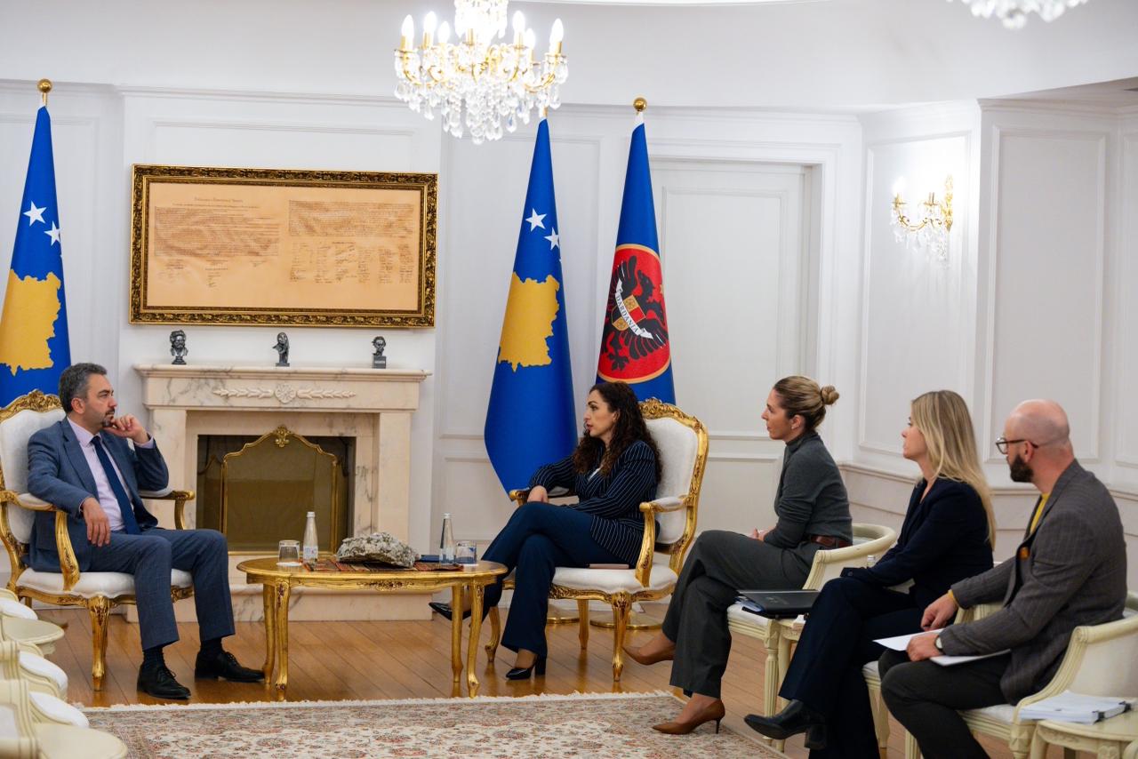 Osmani pret në zyrë shefin e KQZ-së, diskutojnë për balotazhin e 9 nëntorit