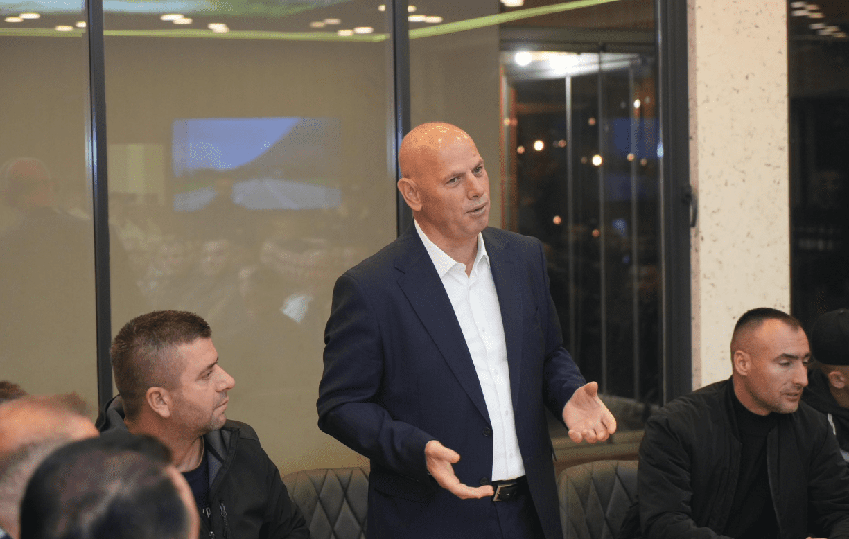Ramiz Lladrovci fton qytetarët në tubimin përmbyllës zgjedhor në Drenas: Vazhdojmë edhe katër