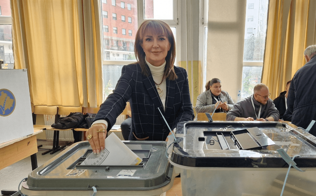 Votoi edhe Atifete Jahjaga