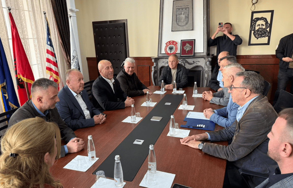 Haradinaj uron Elezajn për fitoren në Klinë: Vlerë e shtuar për qytetin