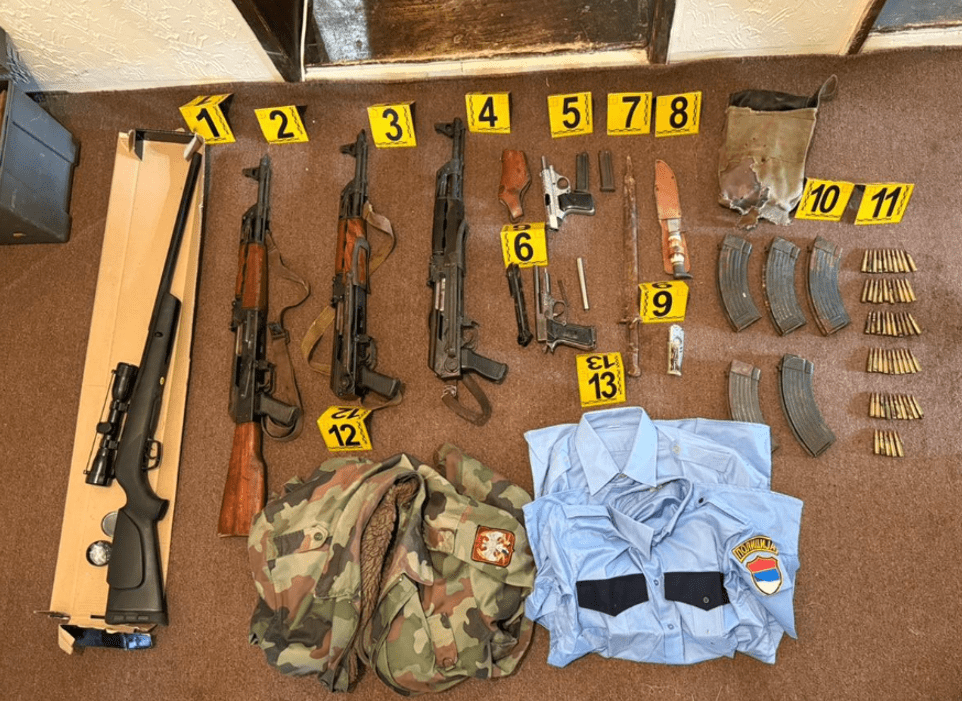 Gjenden armë e municion në Leposaviq