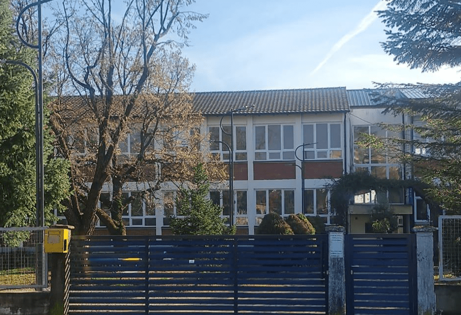 Helmimi i nxënësve në Pejë, reagojnë nga shkolla “7 Shtatori”