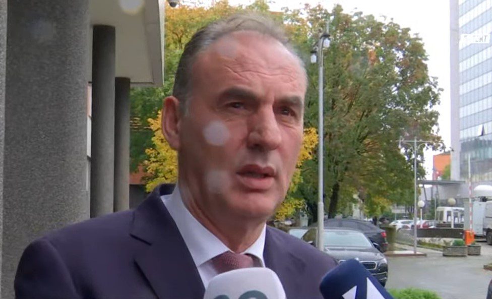 “Basha duhet të japë dorëheqje – S’duhet të ketë asnjë post publik”