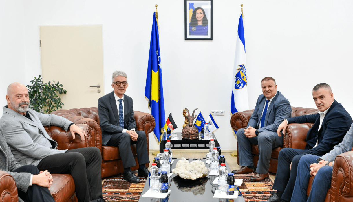 Policia e Kosovës merr donacion me pajisje teknologjike nga Gjermania