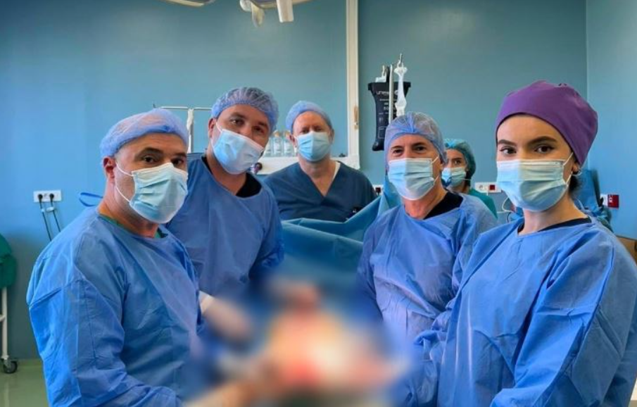 Në Kirurgjinë Vaskulare kryhet një intervenim i rrallë, zgjati pesë orë