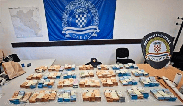 Shqiptari kapet në kufirin Kroaci–Bosnjë me 700 mijë euro të fshehura në veturë