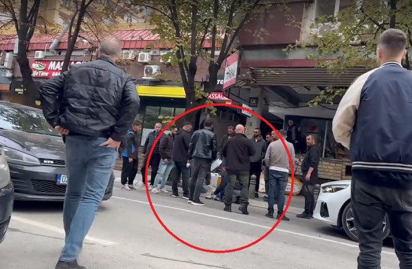 Vetura godet një këmbësor në Prishtinë