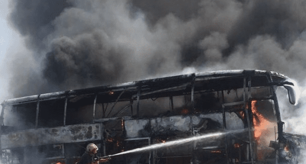 Digjet një autobus në Kukës, dyshohet se dikush i hodhi benzinë dhe i vuri zjarrin