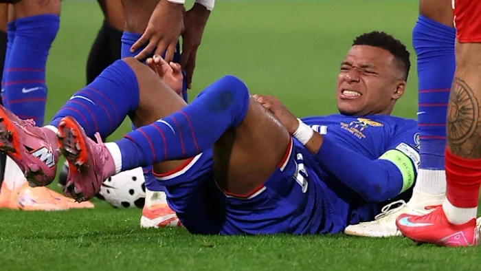 Mbappe lëndohet ndaj Azerbajxhanit, trajneri francez tregon shkallën e dëmtimit