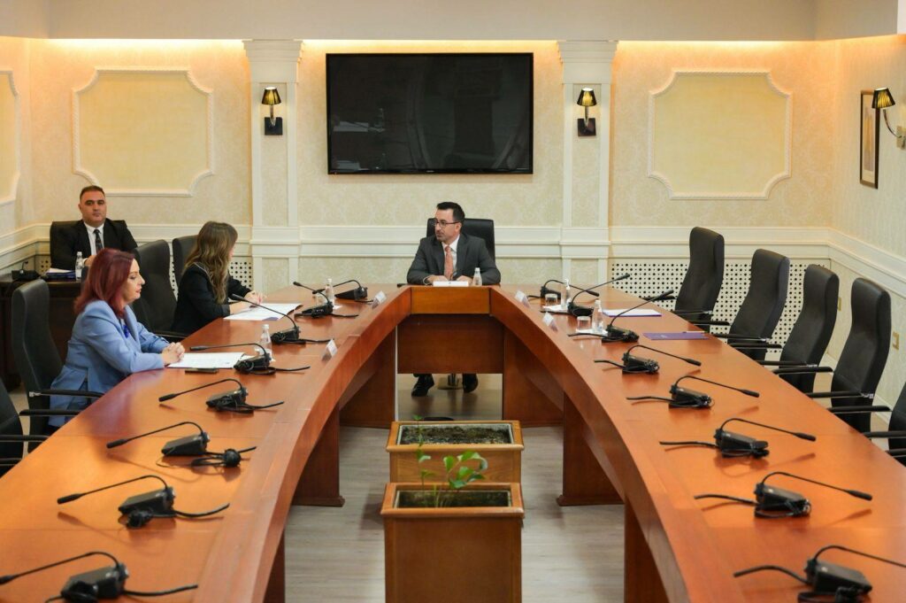 Sot mblidhet kryesia e Kuvendit, diskutohet buxheti i tri komunave