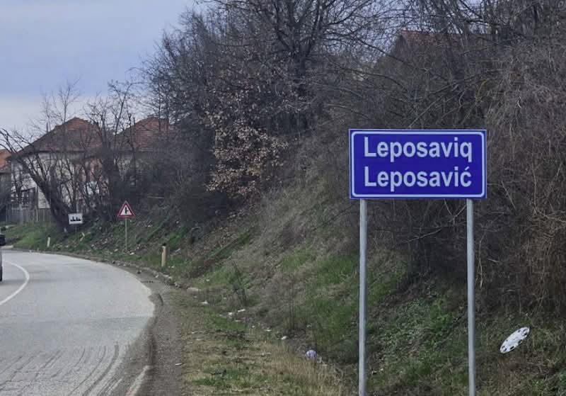 Vidhen 28 shtylla metali në Leposaviq, Policia nis hetimet