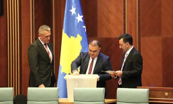 Pas zgjedhjes nënkreytar i Kuvendit, Rashiq do të japë dorëheqje nga pozita e ministrit