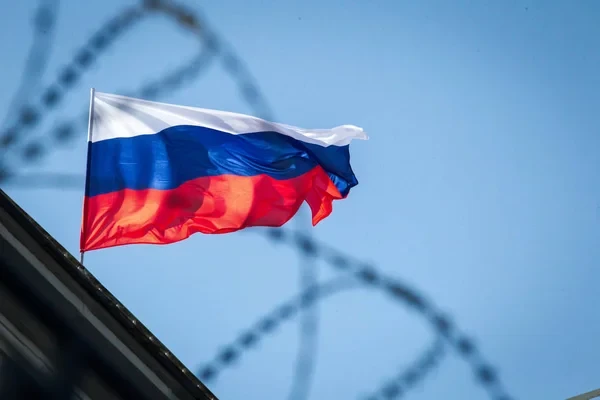 Rusia i përgjigjet kërcënimit polak për arrestimin e Putinit