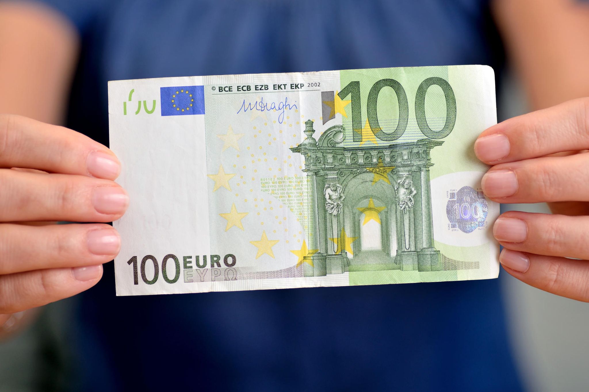 Ish-ministri i Financave: Ndarja e 100 eurove nga Qeveria ishin vitra për studentët