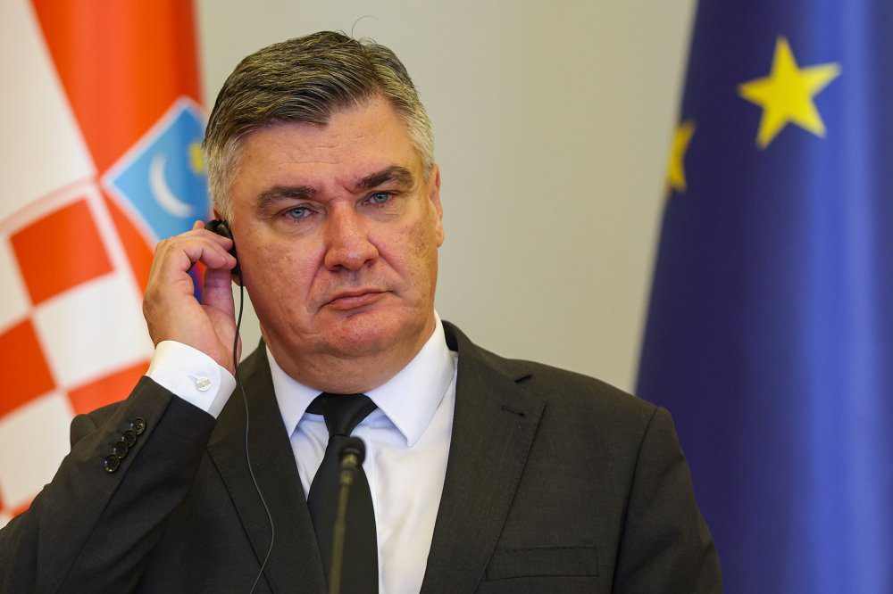 Milanoviq diskuton mosnjohjen e Kosovës në takim me Papën Leonin