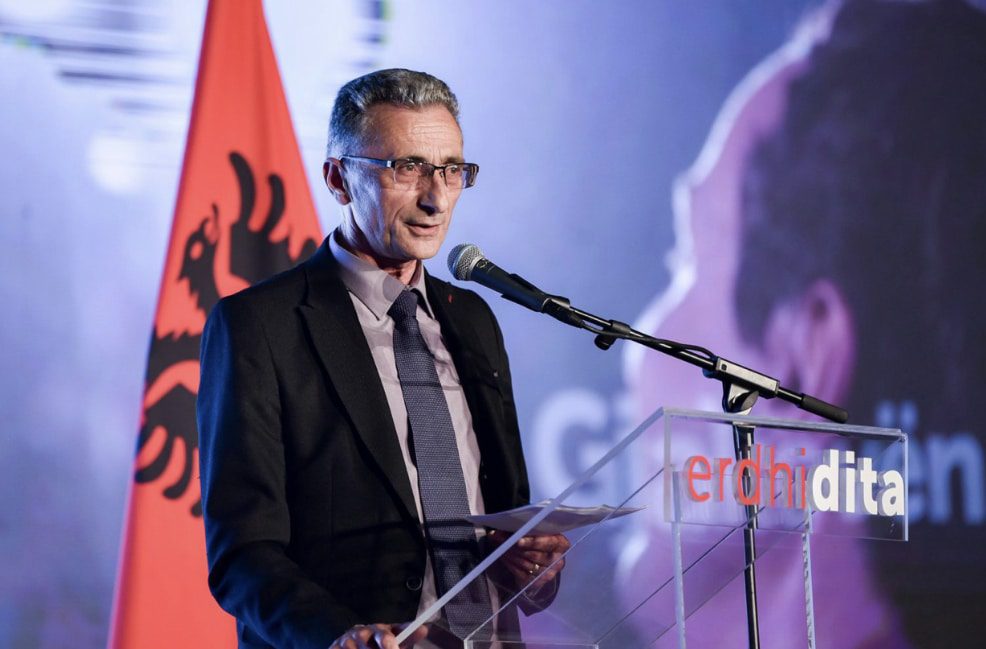 Këshilltari  Kurtit i quan PDK-në dhe LDK-në “djem të Serbisë”