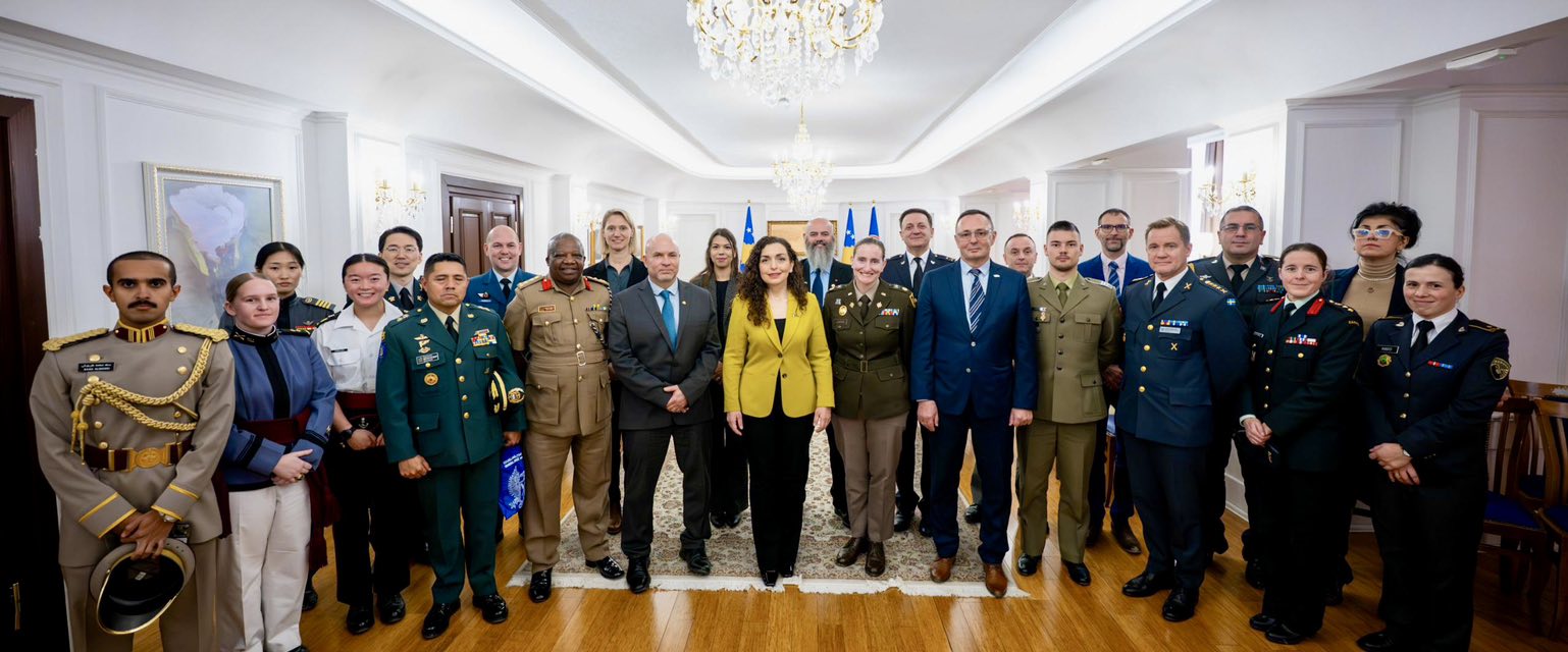 Osmani u takua me gjeneralë dhe oficerë nga 16 shtete në kuadër të simpoziumit ISOMA