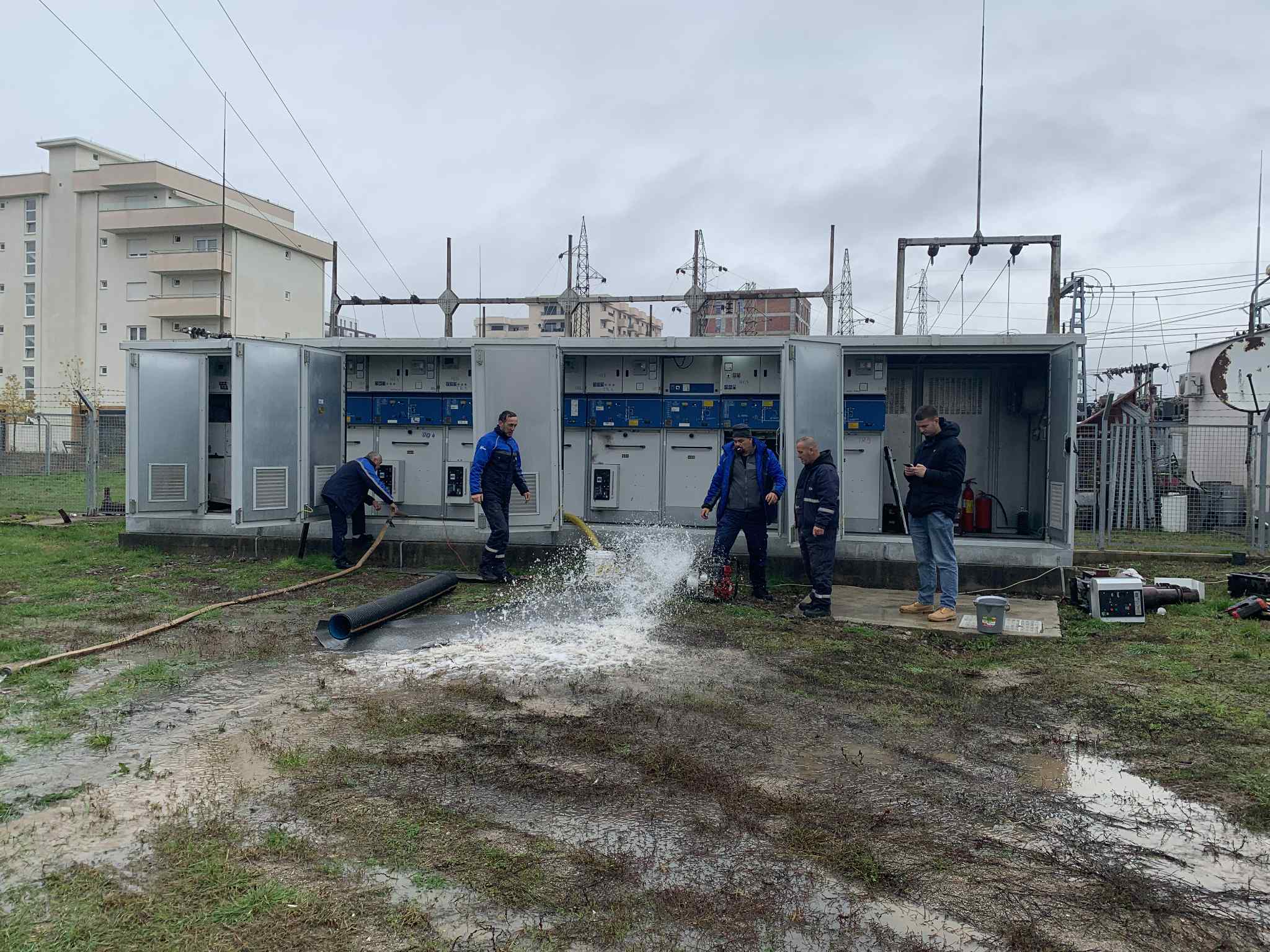 Gjilan: Uji ka depërtuar edhe tek stabilimentet elektrike – do të ketë mungesë të energjisë elektrike në disa zona