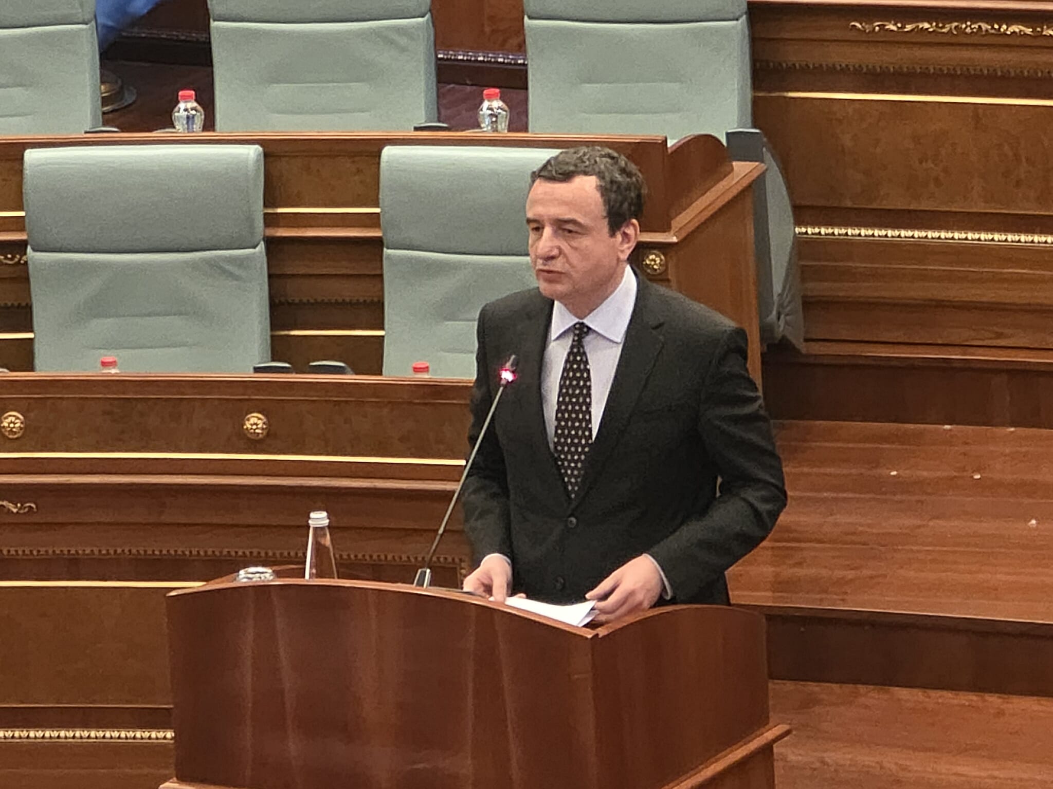 Kurti bën thirrje për formimin e komisioneve parlamentare