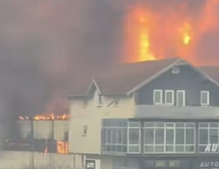 Lokalizohet zjarri në objektin që po digjej në Ferizaj, Policia jep detaje