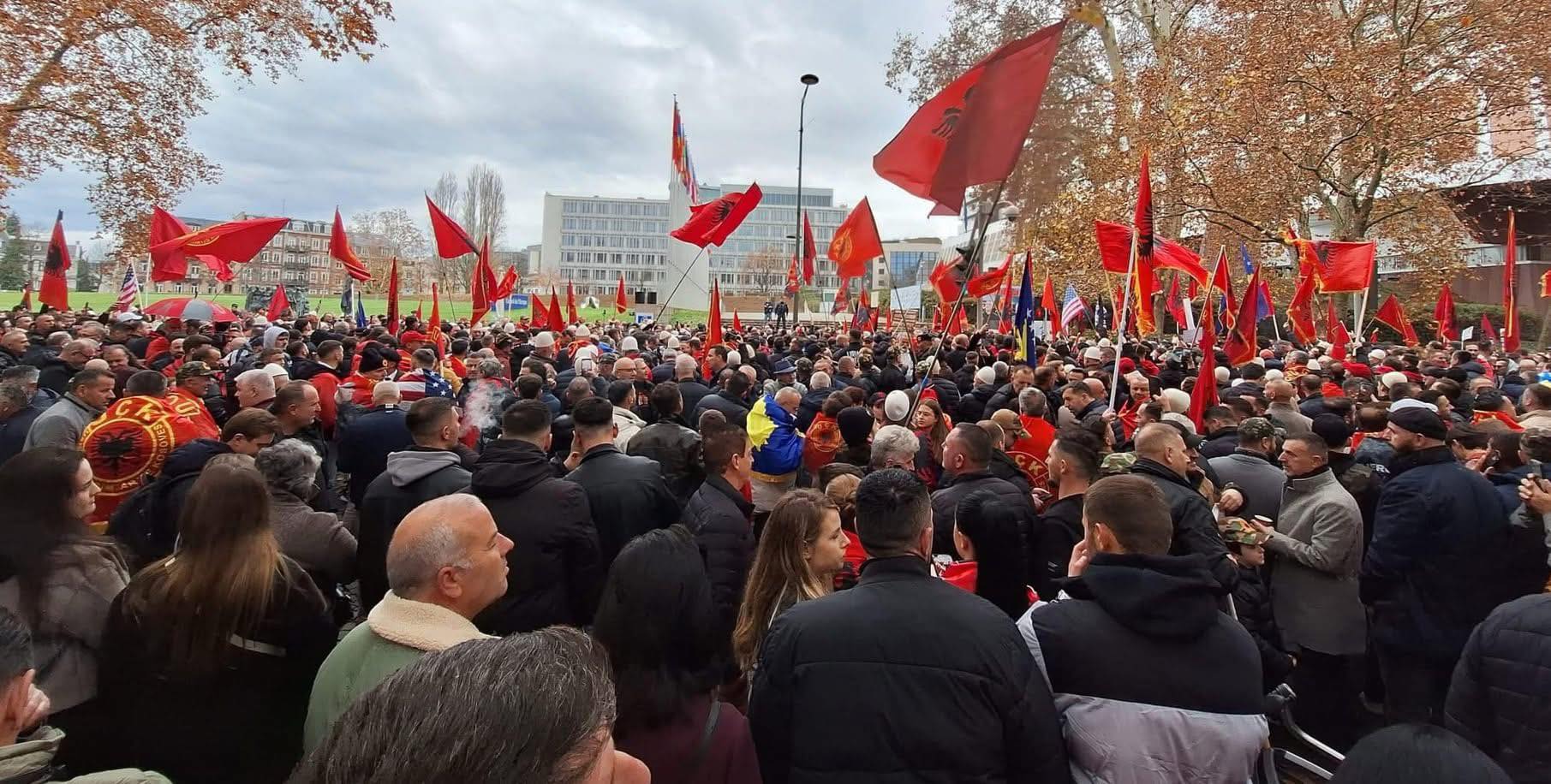 “Me zemër isha me ju duke kërkuar drejtësi” – Djali i Jakup Krasniqit falënderon protestuesit