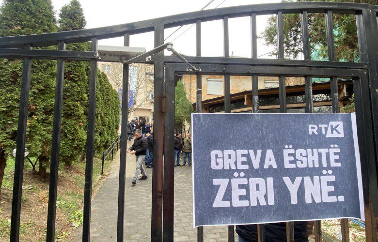 Punëtorët e RTK-së tre muaj pa paga – Sindikata paralajmëron bojkot të plotë të punës