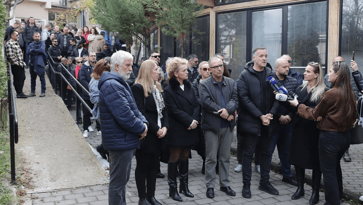 Punonëtorët e RTK-së mbajtën grevë për një orë