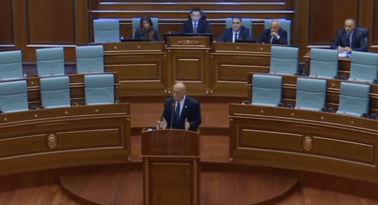 Haradinaj kritikon Konjufcën për mungesë emrash në kabinet dhe plan qeverisës