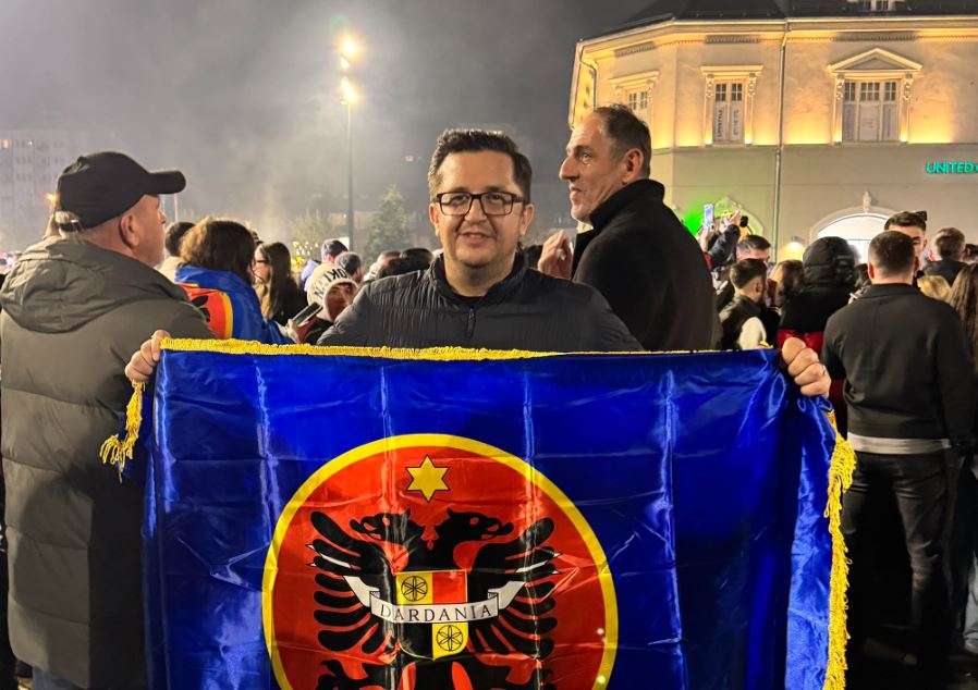 “Xhelal hajde nalna” – Mustafa feston në Prishtinë