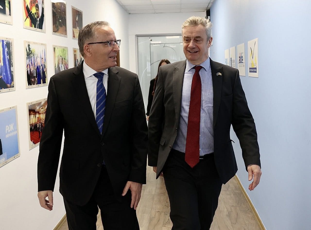 Ambasadori britanik uron Hamzën, flasin edhe për funksionalizimin e institucioneve