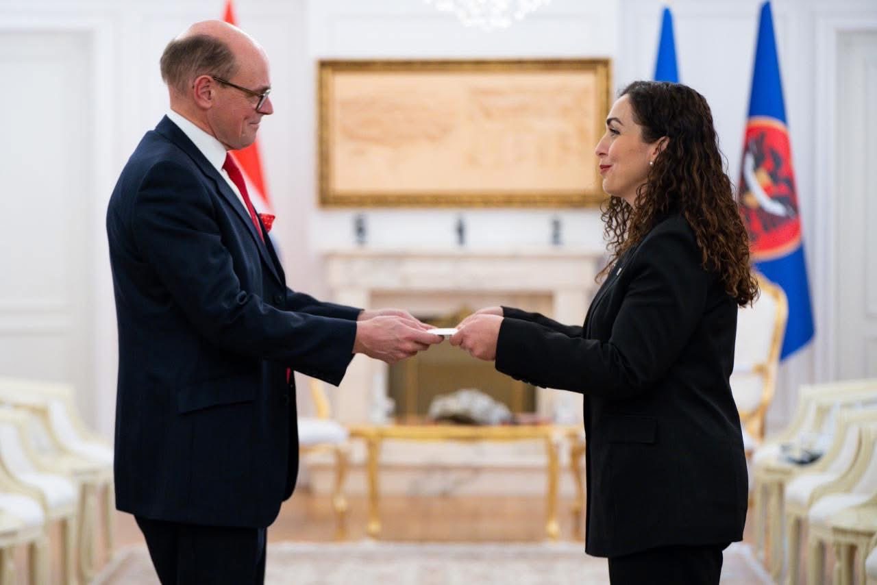 Presidentja Osmani pranon letrat e kredenciale nga ambasadori i Norvegjisë