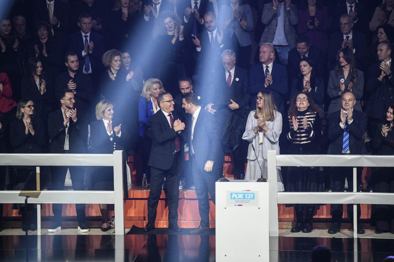 Hamza pas dorëheqjes së Krasniqit: Nuk gjej fjalë për ta falënderuar mikun tim, e drejtoi partinë në periudhat më të vështira
