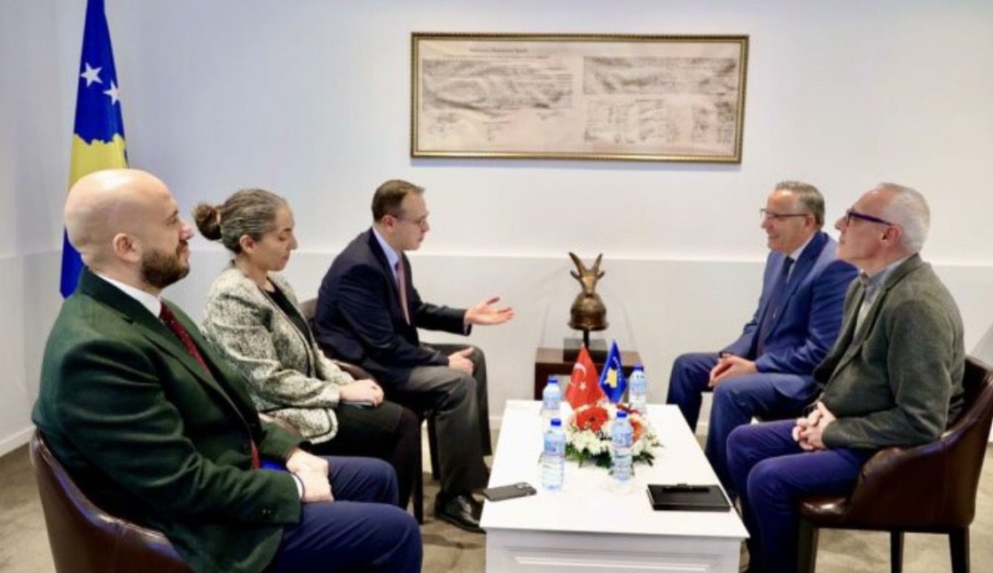 Hamza takon ambasadorin e Turqisë: Do angazhohemi për raporte të qëndrueshme