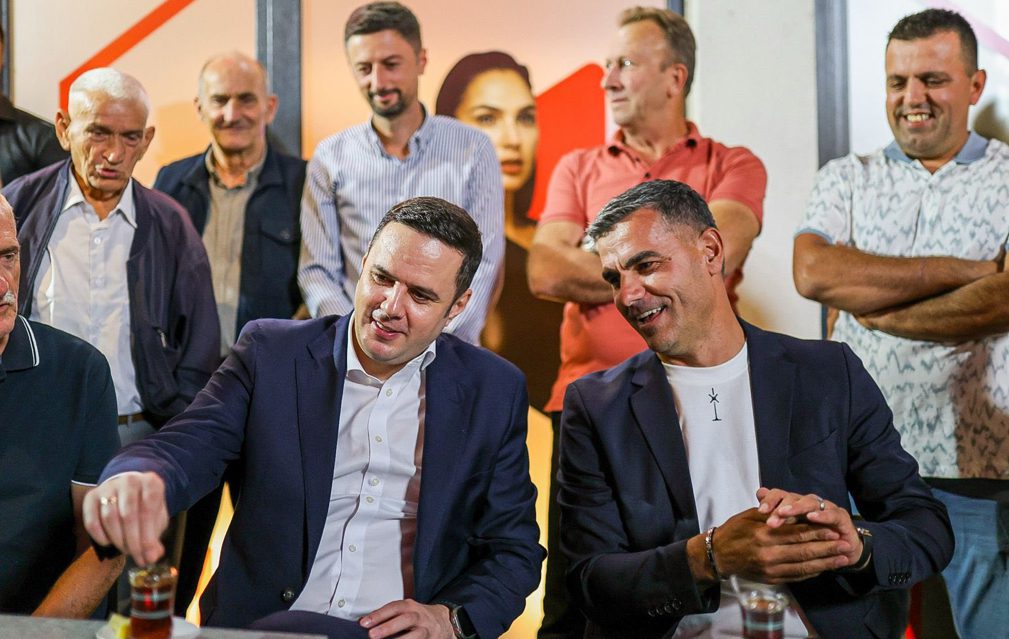 Abdixhiku për Tahirin: S’ka me qëndru me një këmbë në LDK, e qafën në një parti tjetër