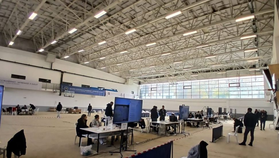 Sot fillon numërimi i votave me postë