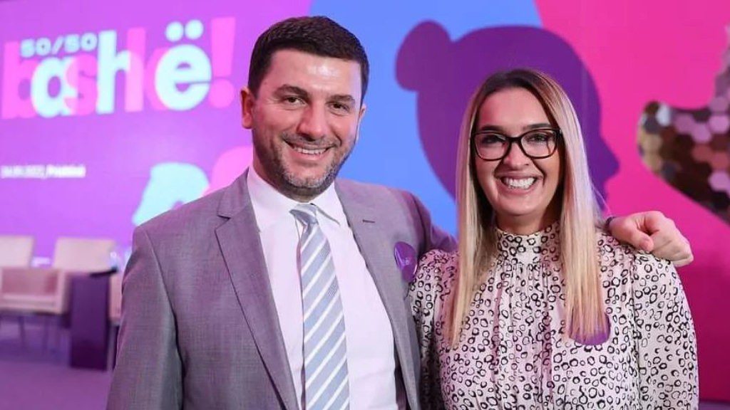 Reagon gruaja e Memli Krasniqit pas dorëheqjes së tij nga posti i kryetarit të PDK-së