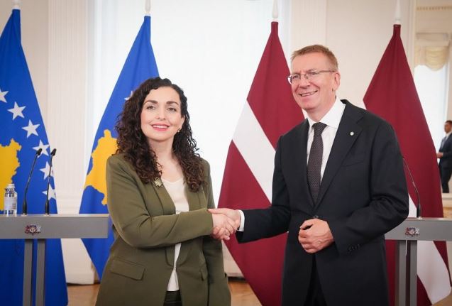 Osmani uron Letoninë për Ditën e Pavarësisë