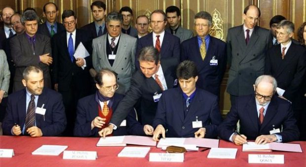 Hill flet për marrëveshjen e Rambujes