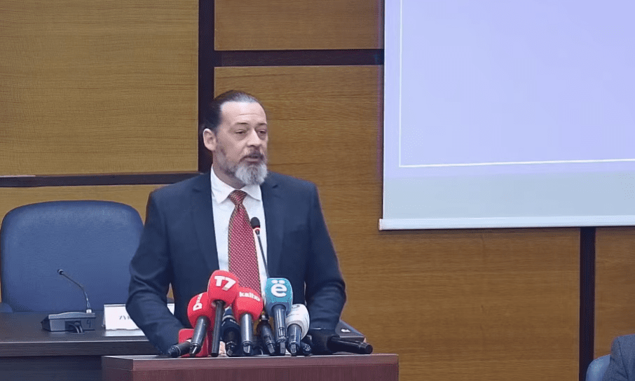 Mbledhja e Kuvendit Komunal, Sveçla-Ramës: I bankrotuar ke ardhë, i dështuar je treguar, me turp do të përfundosh